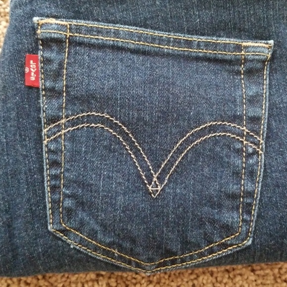 Women's Curvy Cut Levi's Jeans - Picture 8 of 8